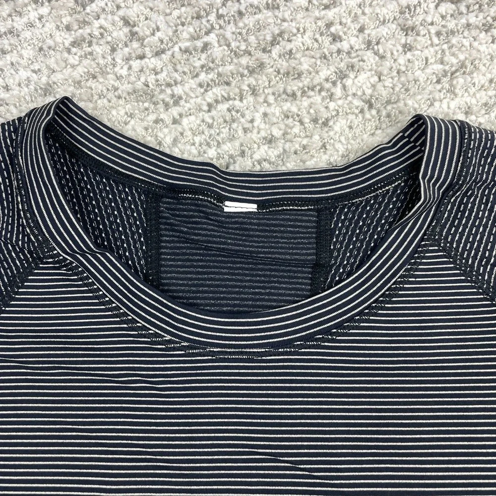 Lululemon Top Womens 6 Shirt Cap Sleeve Tee Striped Black White Training Stretch